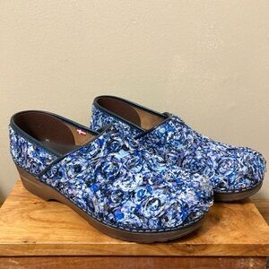 Sanita Rose Fabric Cloth Wooden Clogs Blue Swirl
